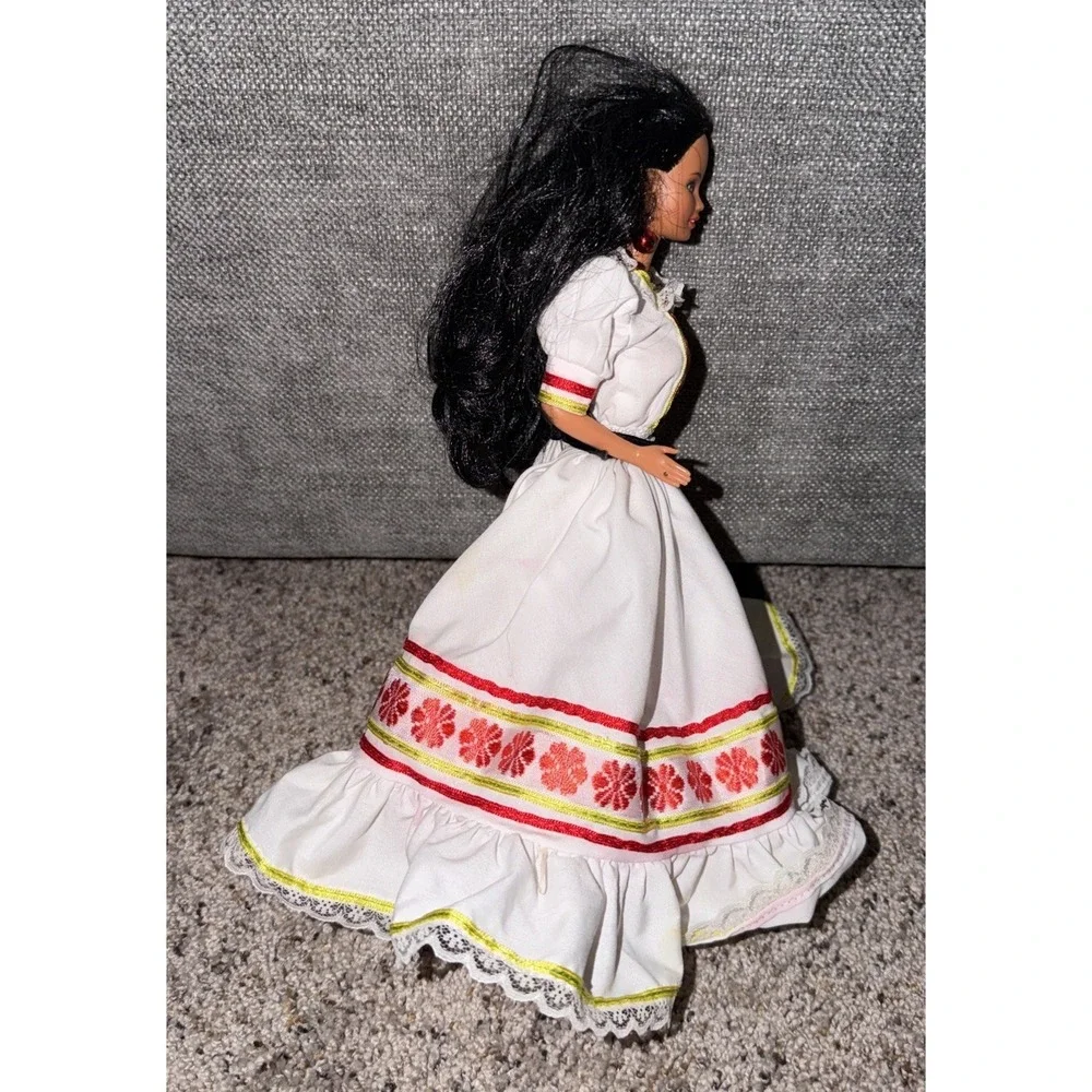 Mattel's 1992 Fantastica Teresa Hispanic Barbie Doll #3186 *READ*